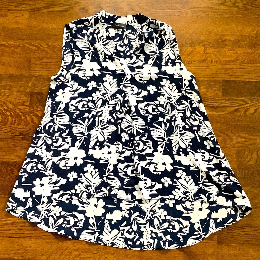 The Limited Floral Sleeveless V-Neck Top in Navy Blue & White Size Small
